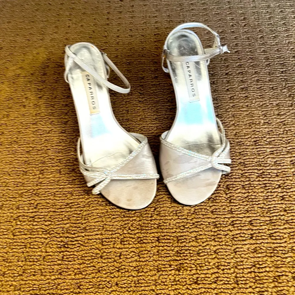 Classy white and silver heels with buckles cap - Image 2