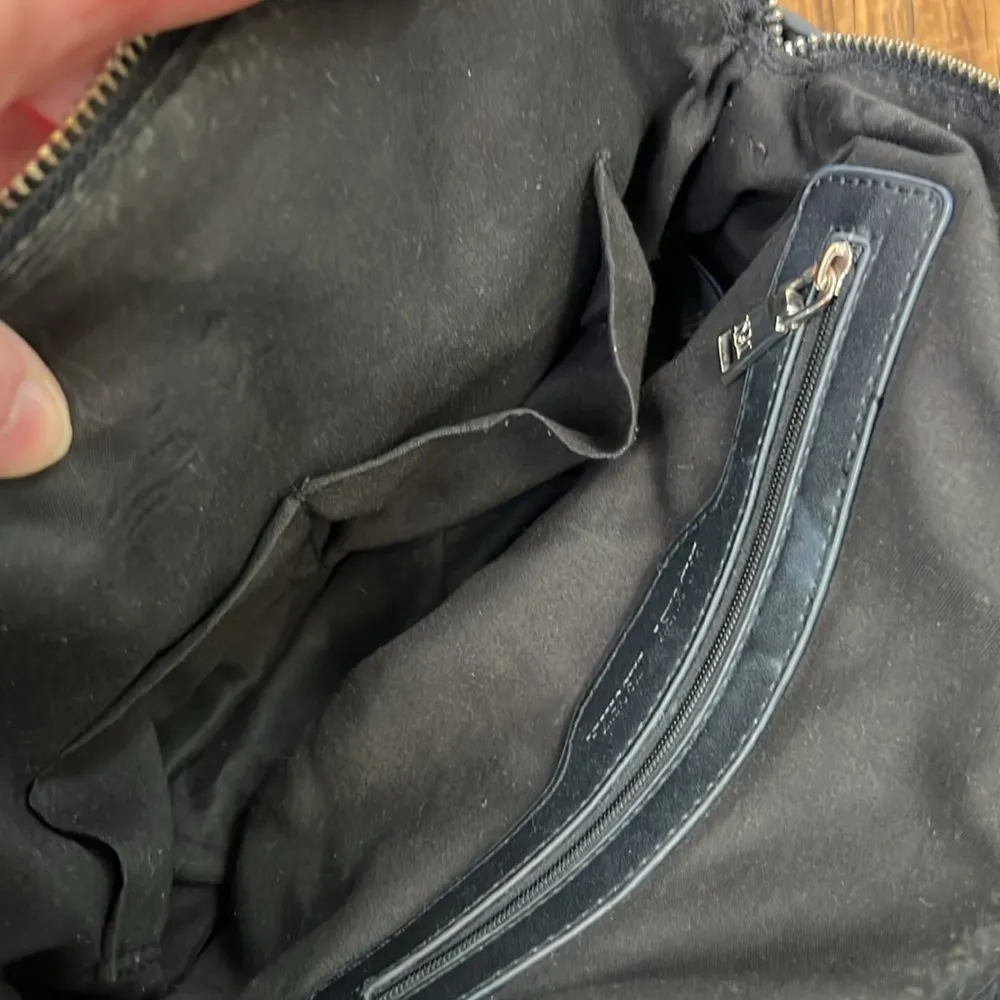 Women’s Badgley Mischka black soft leather handbag quilted - Image 8