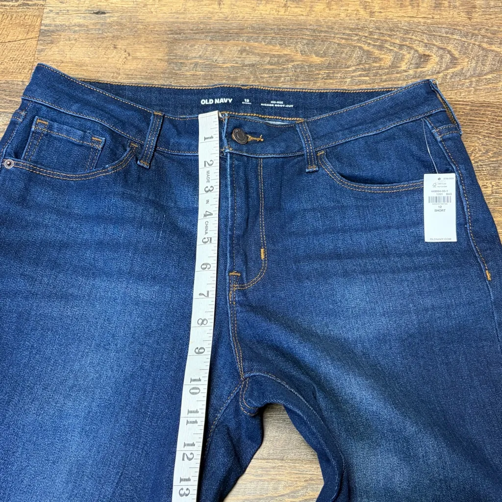 Old Navy Mid-Rise Kicker Bootcut Jeans Womens 12 Short Dark Wash Blue NEW - Image 5