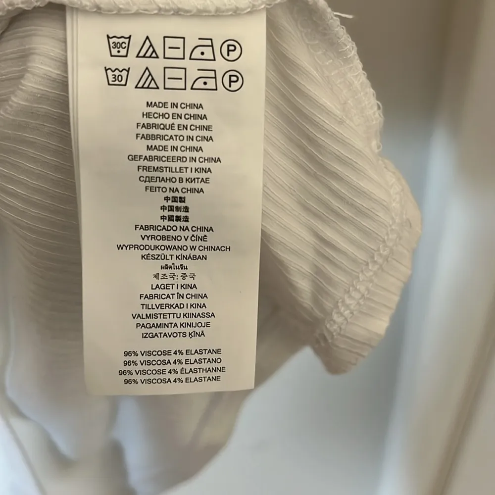 Michael Kors ribbed short sleeve turtle neck in size Large - Image 5