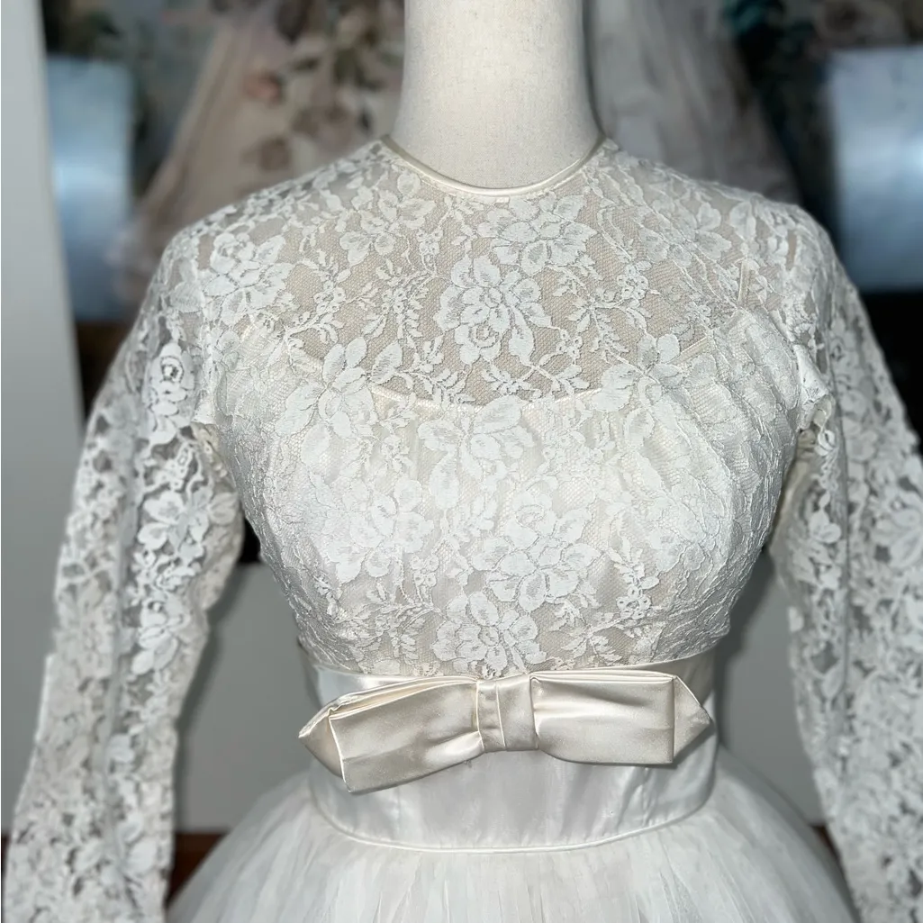 Darling Vintage 1950s Wedding Dress With Lace Jacket! White Size 8 - Image 4