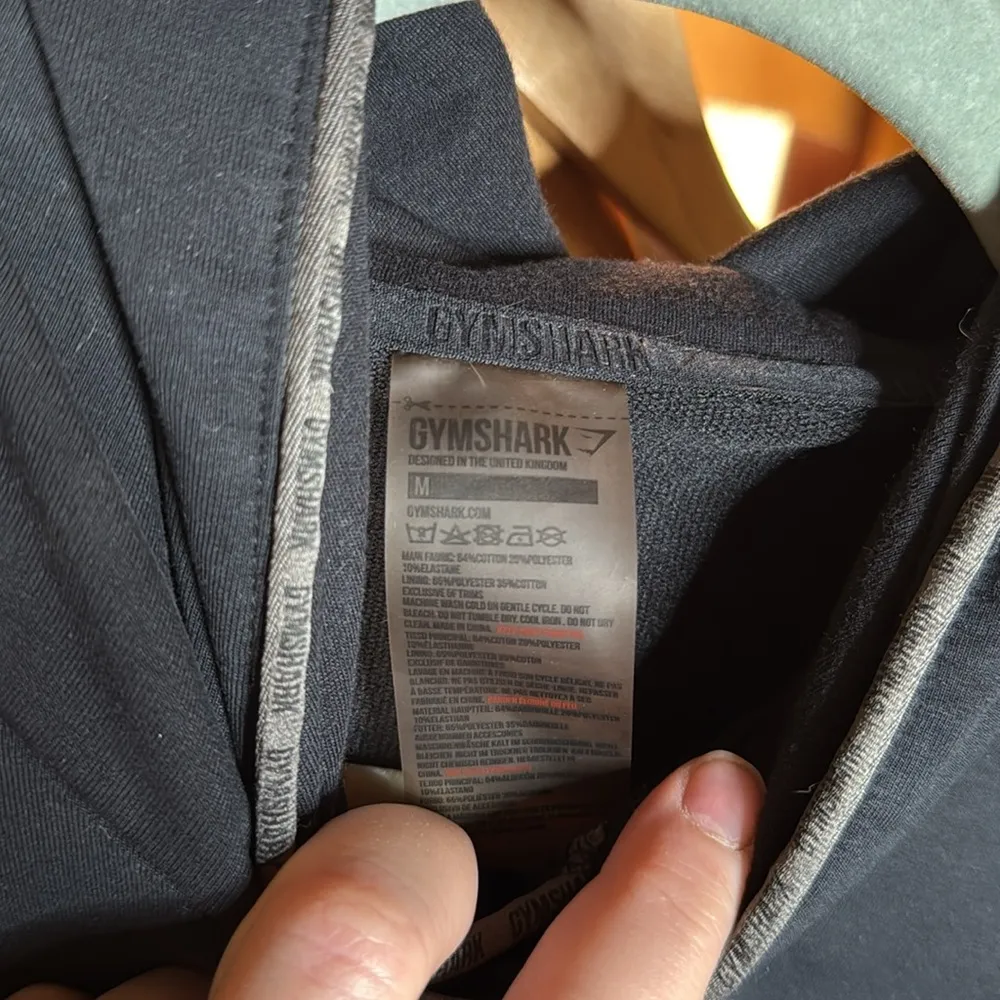 Gymshark Cropped Hoodie Black Pull Over Sweatshirt Zipper Accents Size Medium - Image 7