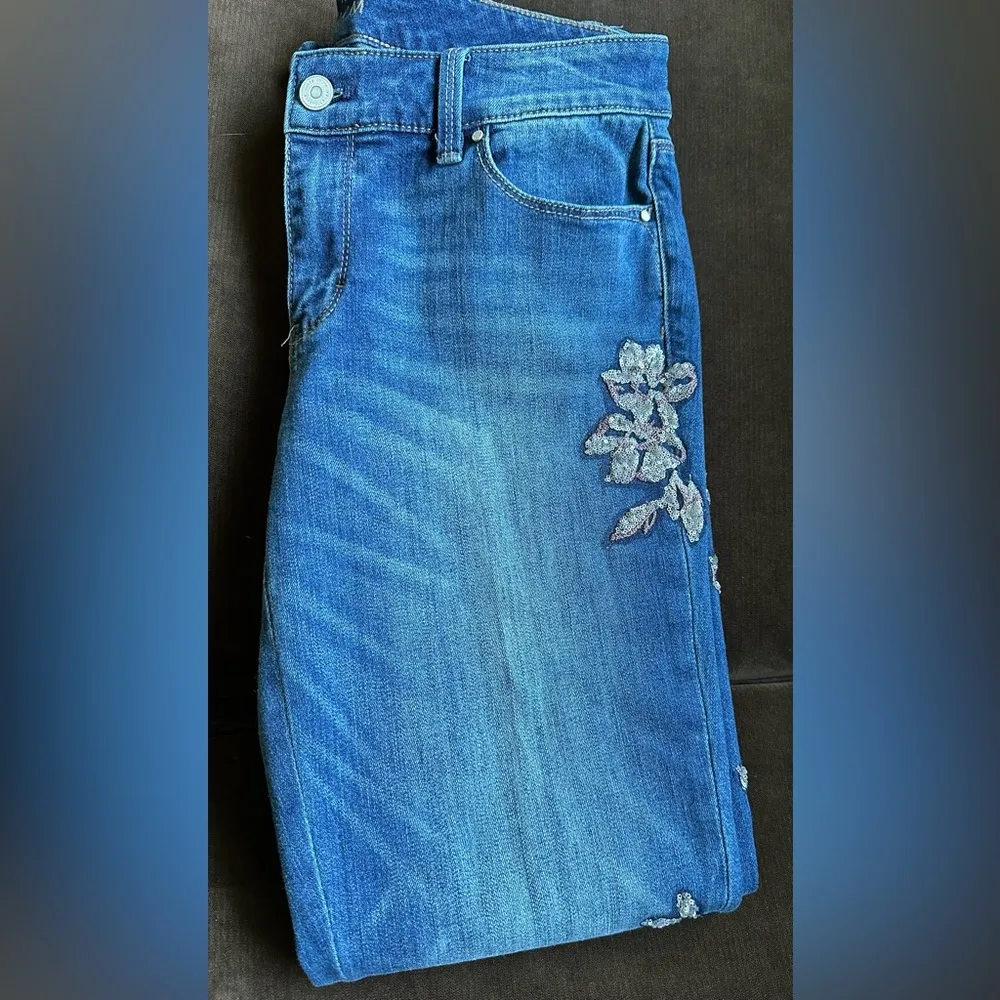 WHBM Blue Slim Straight Mid Waist Jeans Beaded  Embroidered Floral  Print Sz 8P - Image 3