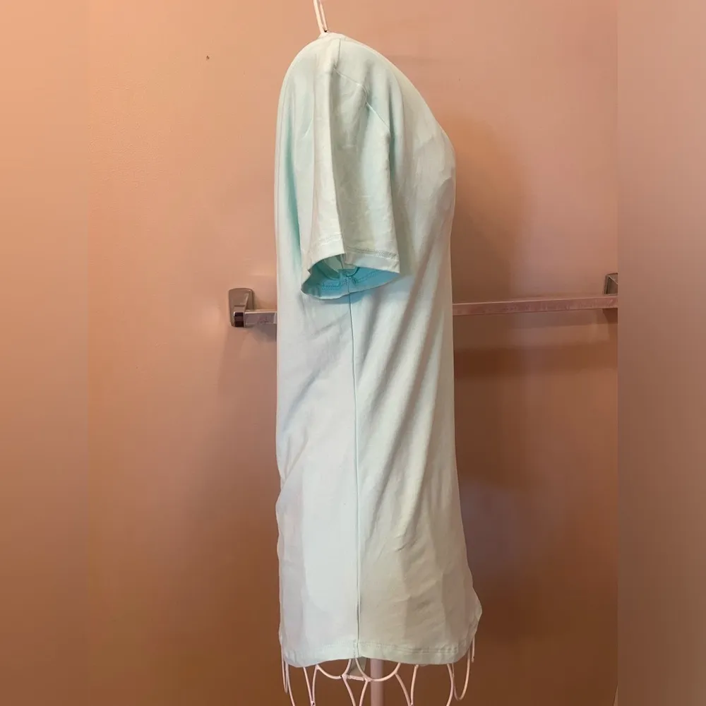 No Boundaries V-Neck Short Sleeve Active Top - Image 2