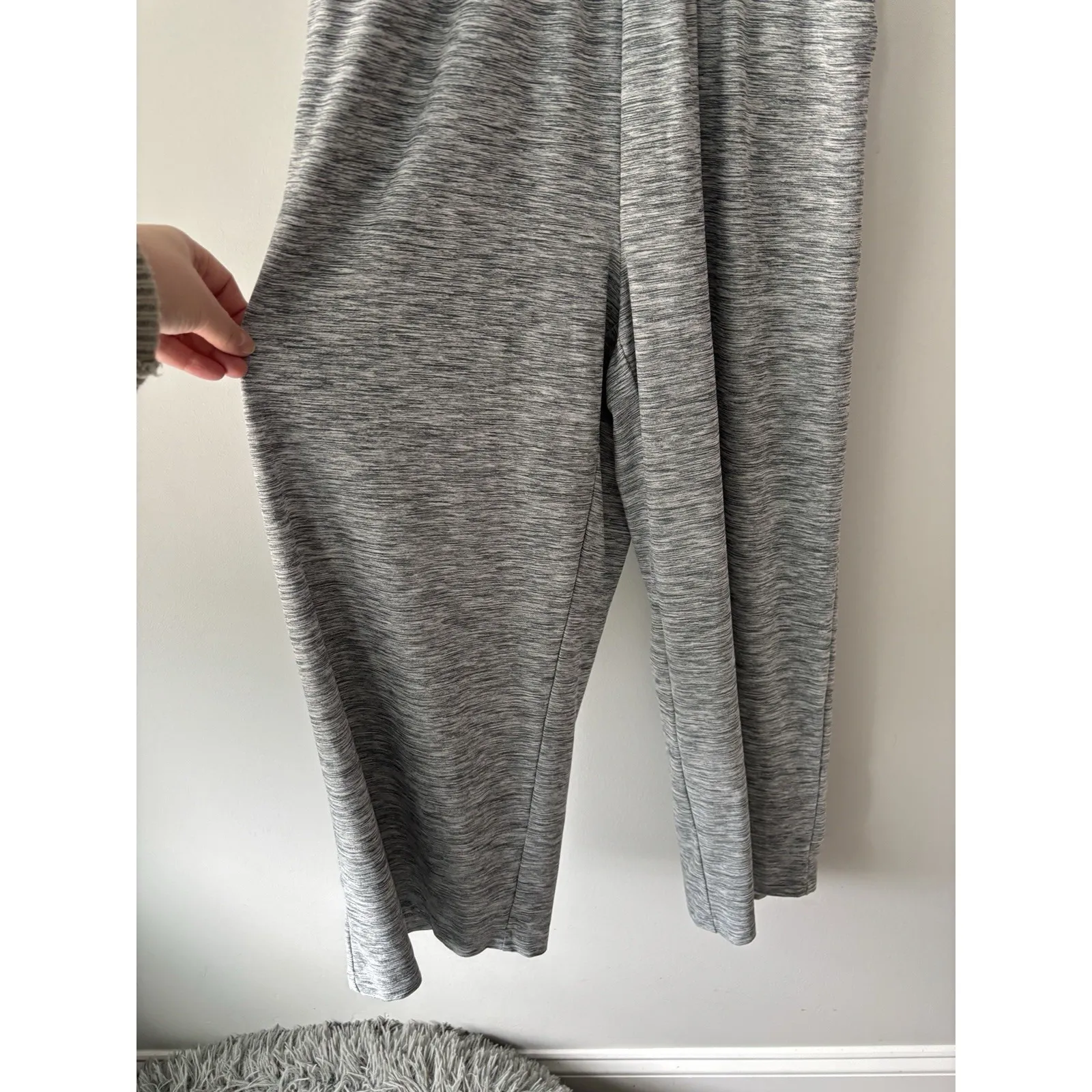 Old Navy Women's Breathe ON V-Neck‎ Wide-Leg Jumpsuit Heathered Gray Size Small - Image 4