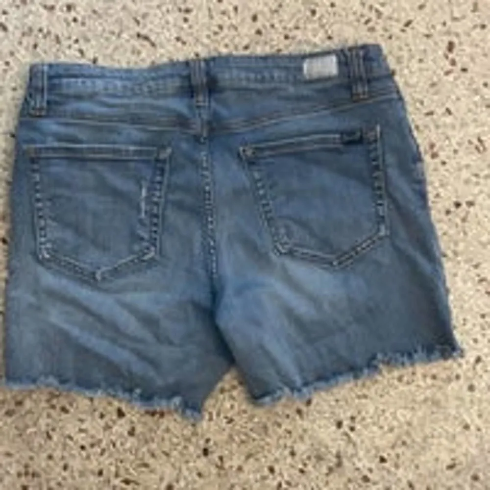 Seven 7 Jean shorts size 8 - Image 6