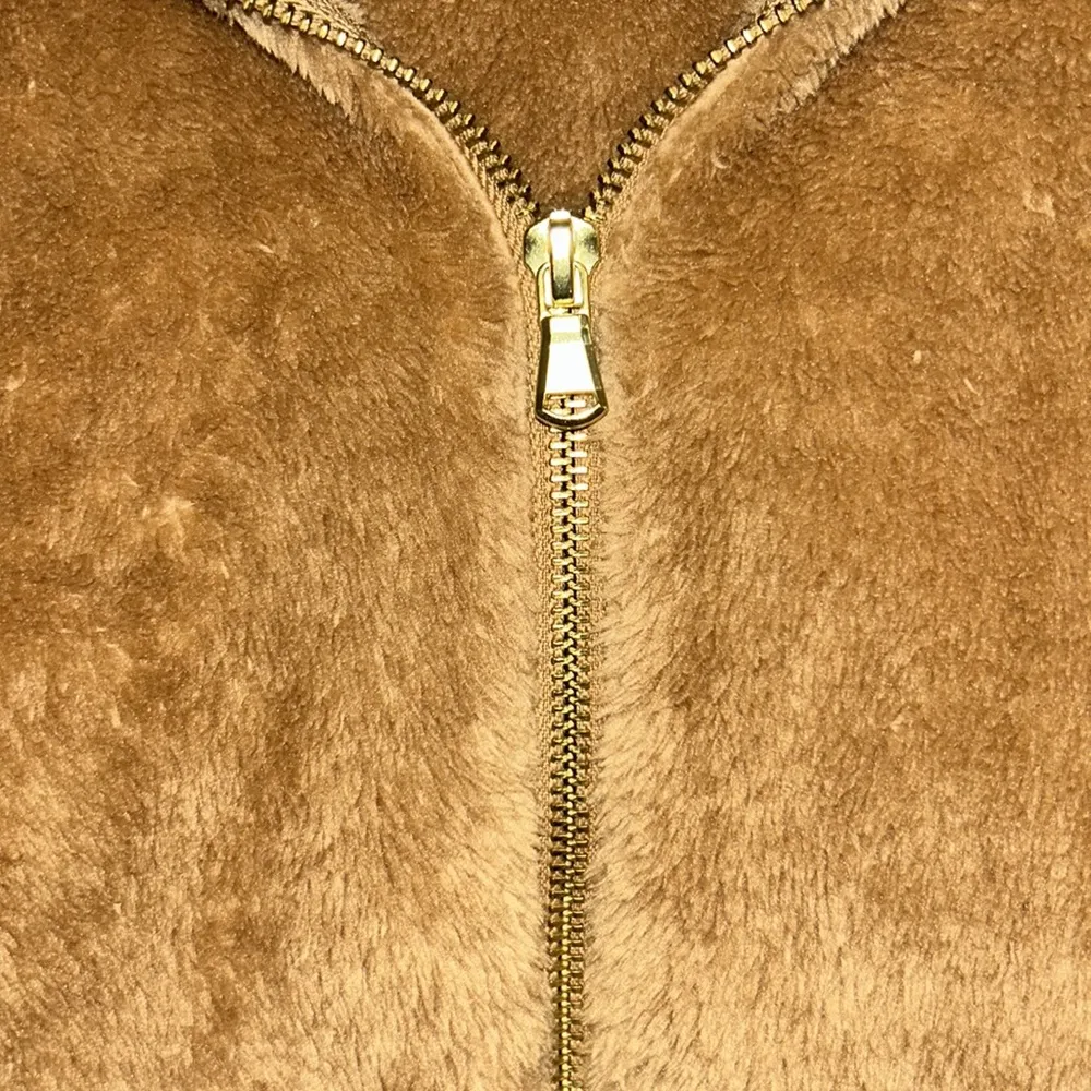 Old Navy Women’s Faux Fur Hoodie Size Lg-NWT - Image 3