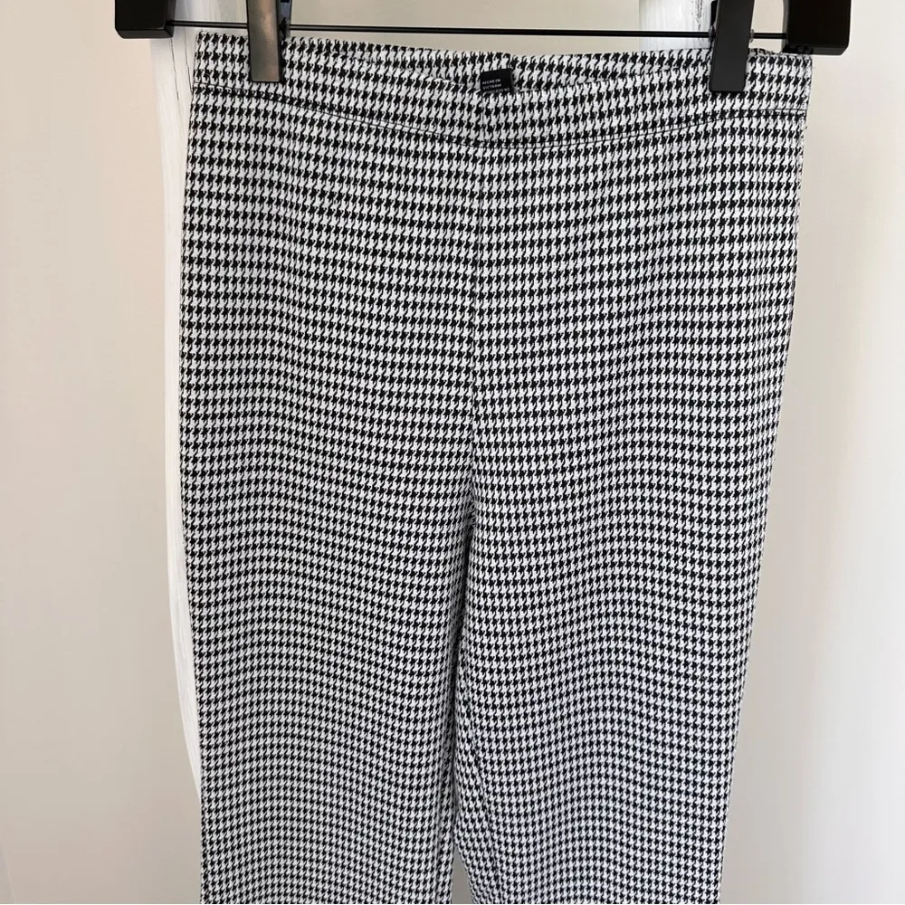 Houndstooth Patterned Flared Leggings SZ Small - Image 3