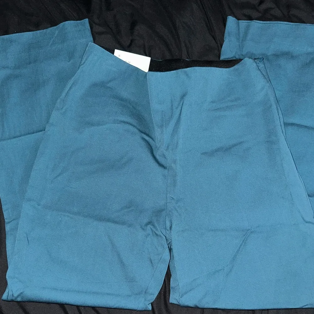 NWT . Green High Rise Kick Flare Pant Cropped Sz. 6R - Image 6