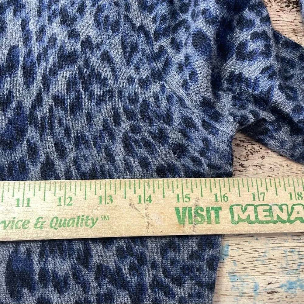 AQUA 100% Cashmere Gray Leopard Cheetah 3/4 Sleeve Fitted Cardigan Womens‎ XS - Image 4