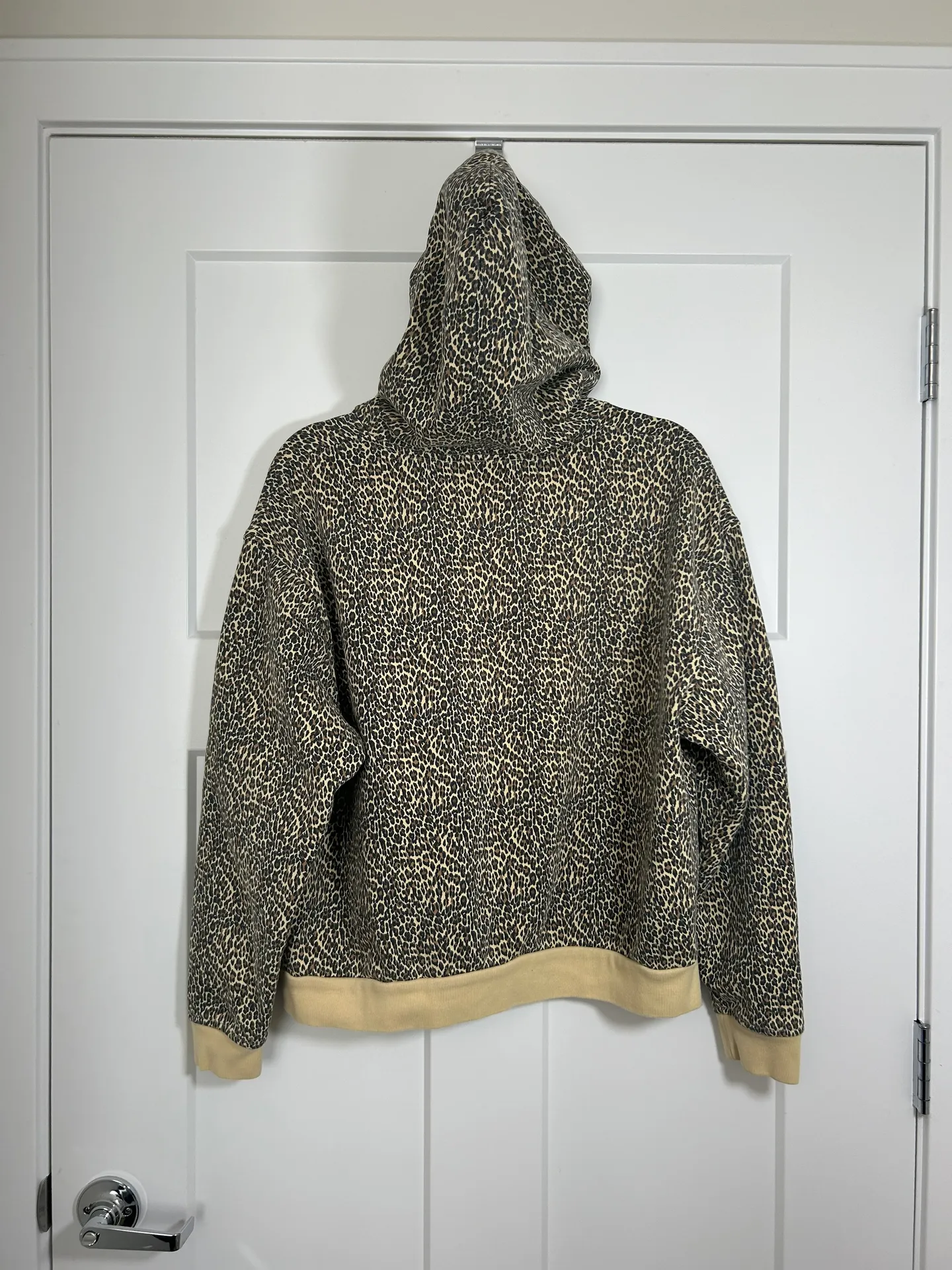 Women’s medium  hoodie, cheetah print oversized sweatshirt - Image 4