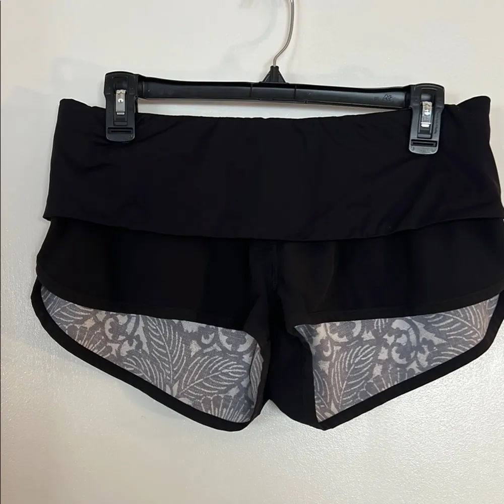 lululemon athletica Women's reversible Black Shorts - Image 3