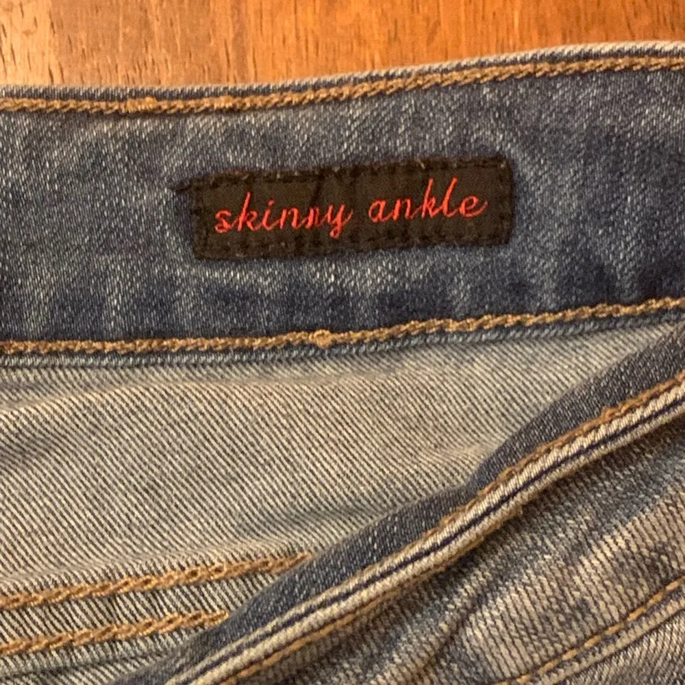 Earl jeans women’s 6 skinny ankle medium denim wash navy blue embroidered legs - Image 3