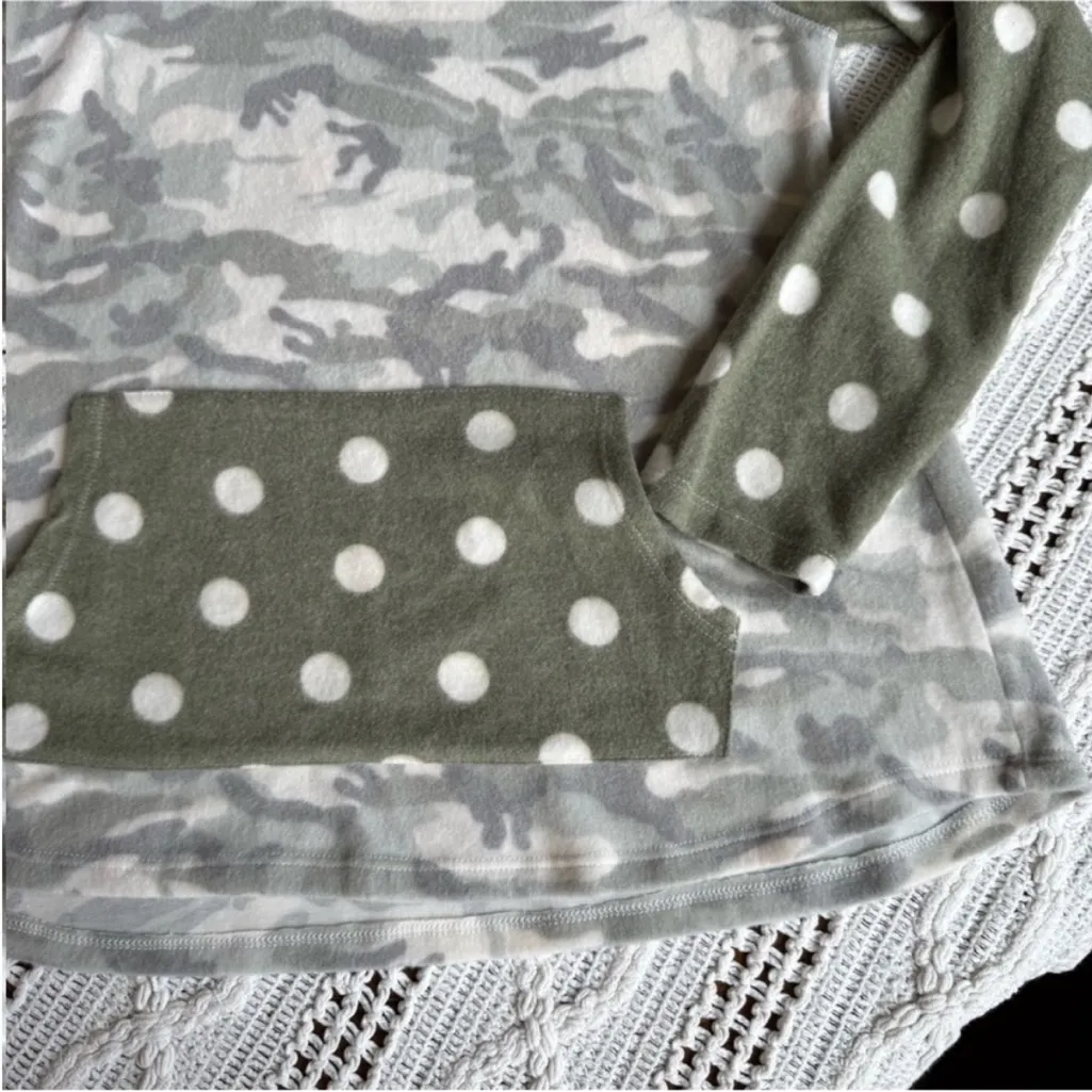 Sew In Love Green and White Polka Dot Hoodie Size L - Image 8