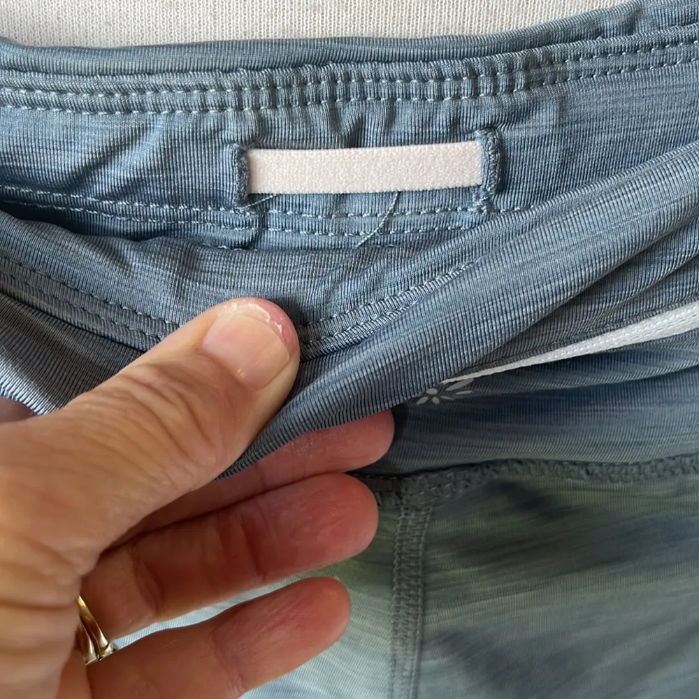 Power Core Color Blocked Capri Athletic Leggings Womens Medium Gray Cropped New - Image 10