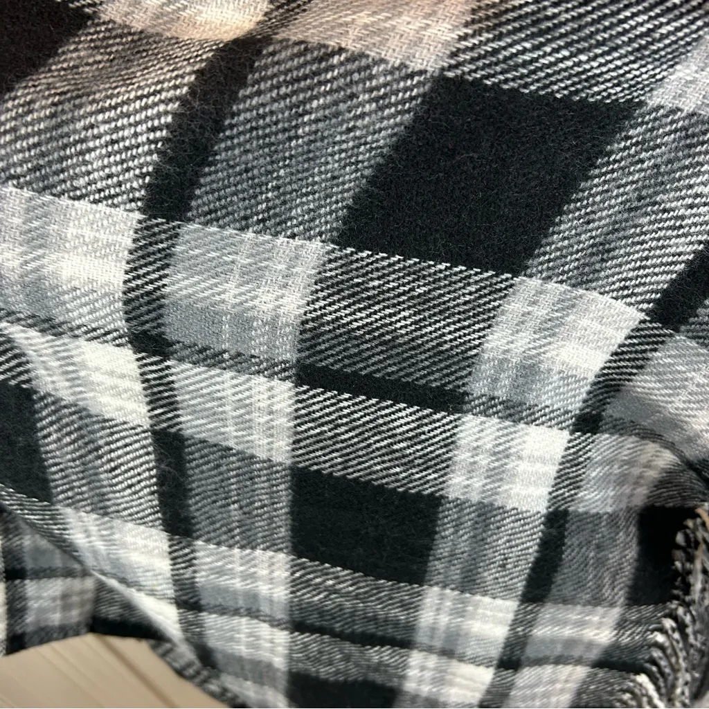 Simply Noelle Reversible Hooded Wrap Gray Plaid/Houndstooth - One Size - Image 4