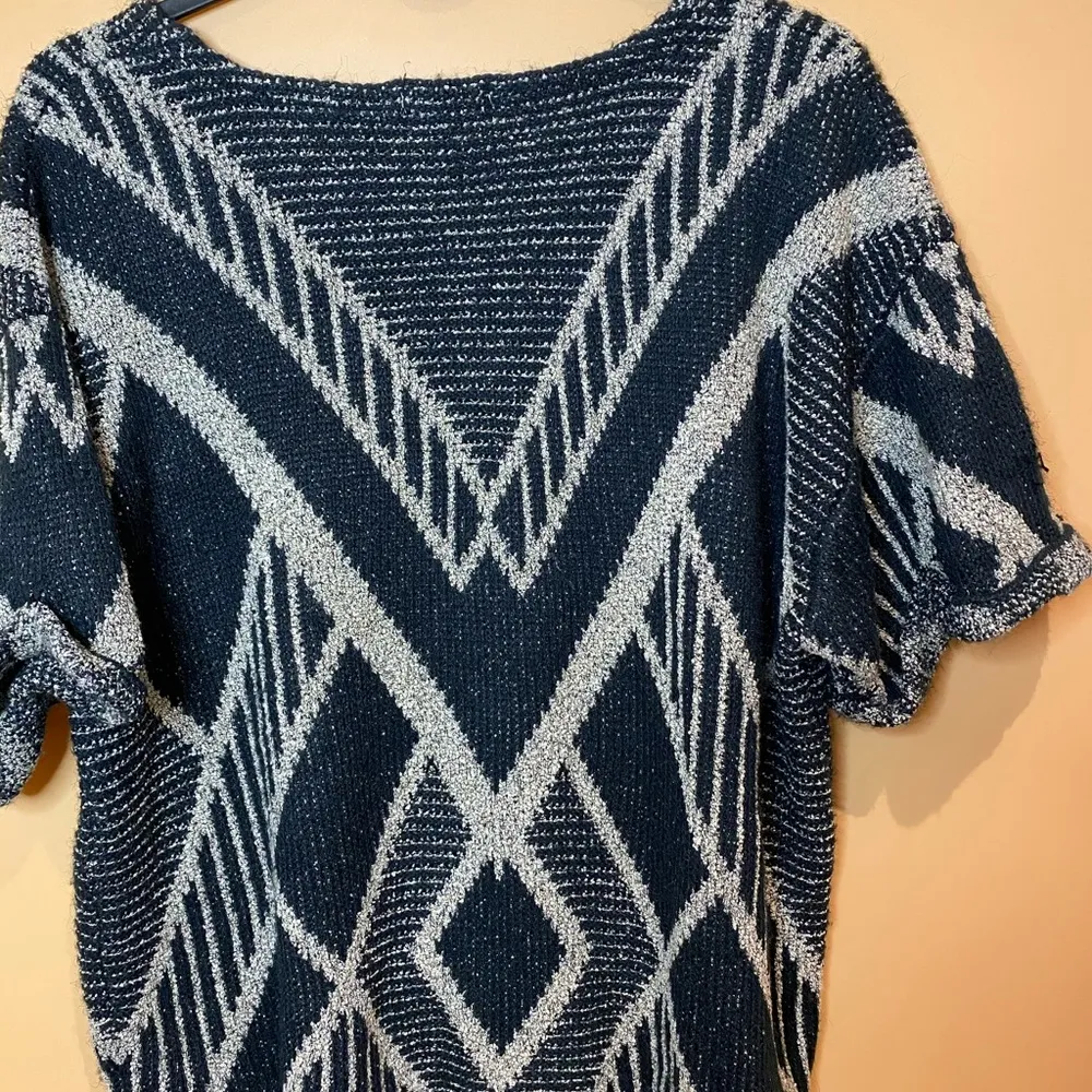 H&M Scoop Neck Black White Sweater Size Medium - Image 9