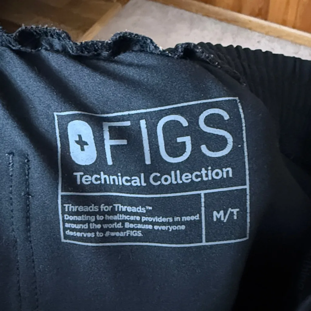 Figs Women's Yola Skinny Scrub Pants Black Size medium/T nurse scrub pants - Image 8