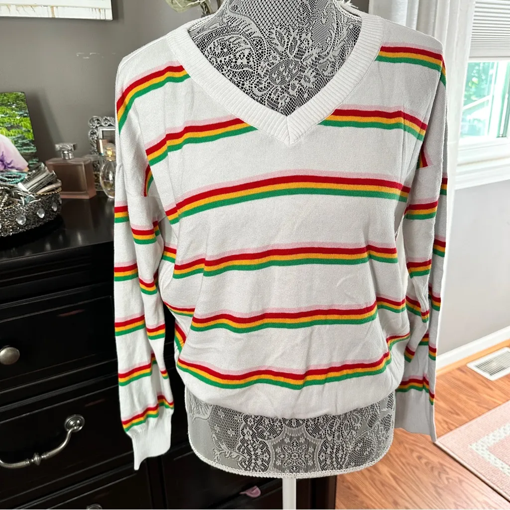 Levi’s Retro Stripe Normcore V-Neck Sweater White Multicolor Long Sleeve Medium - Image 2
