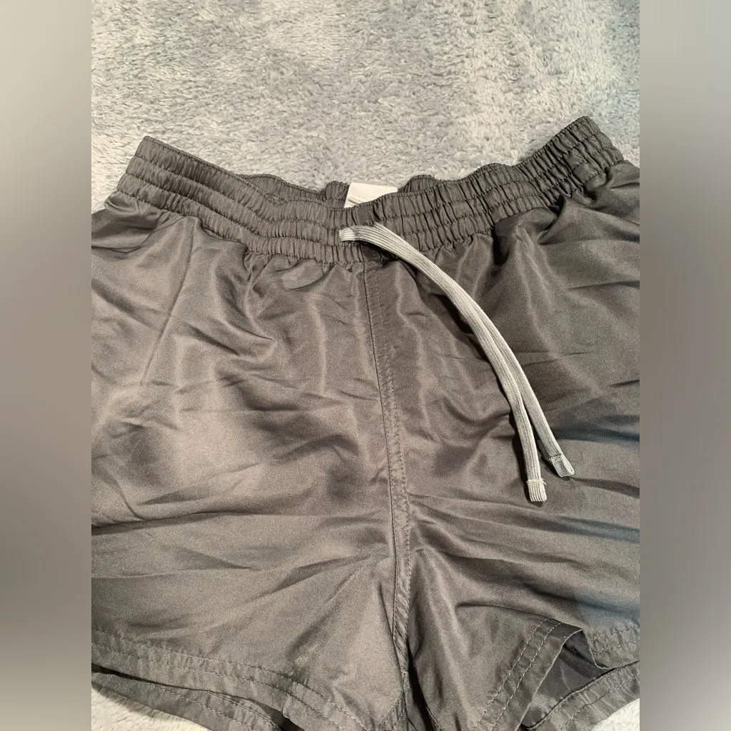 Nike athletic shorts medium gray - Image 3