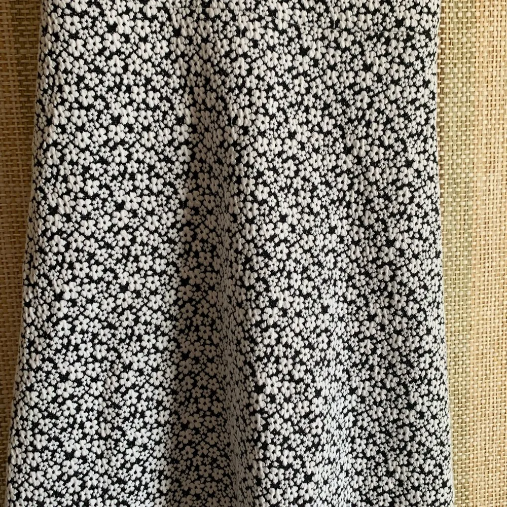 Loft Formal Dress White Floral Women Size 2 Small Knee Length Dress - Image 2