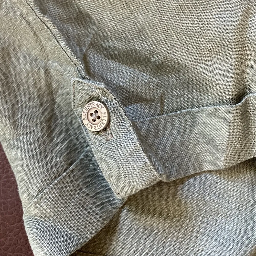 Ellen Tracy army green pull on linen shorts - Image 4