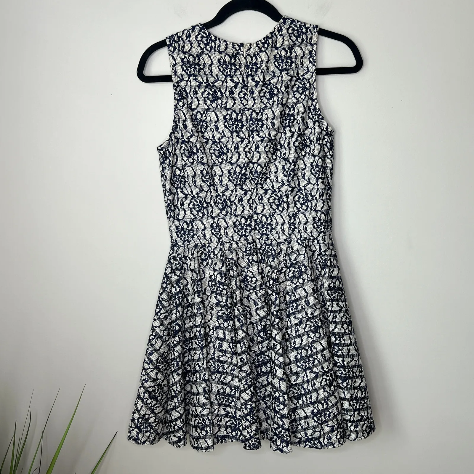 Maison‎ Jules Fit & Flare Blue Floral Lace Overlaid on Cream Mini Dress SZ M - Image 7