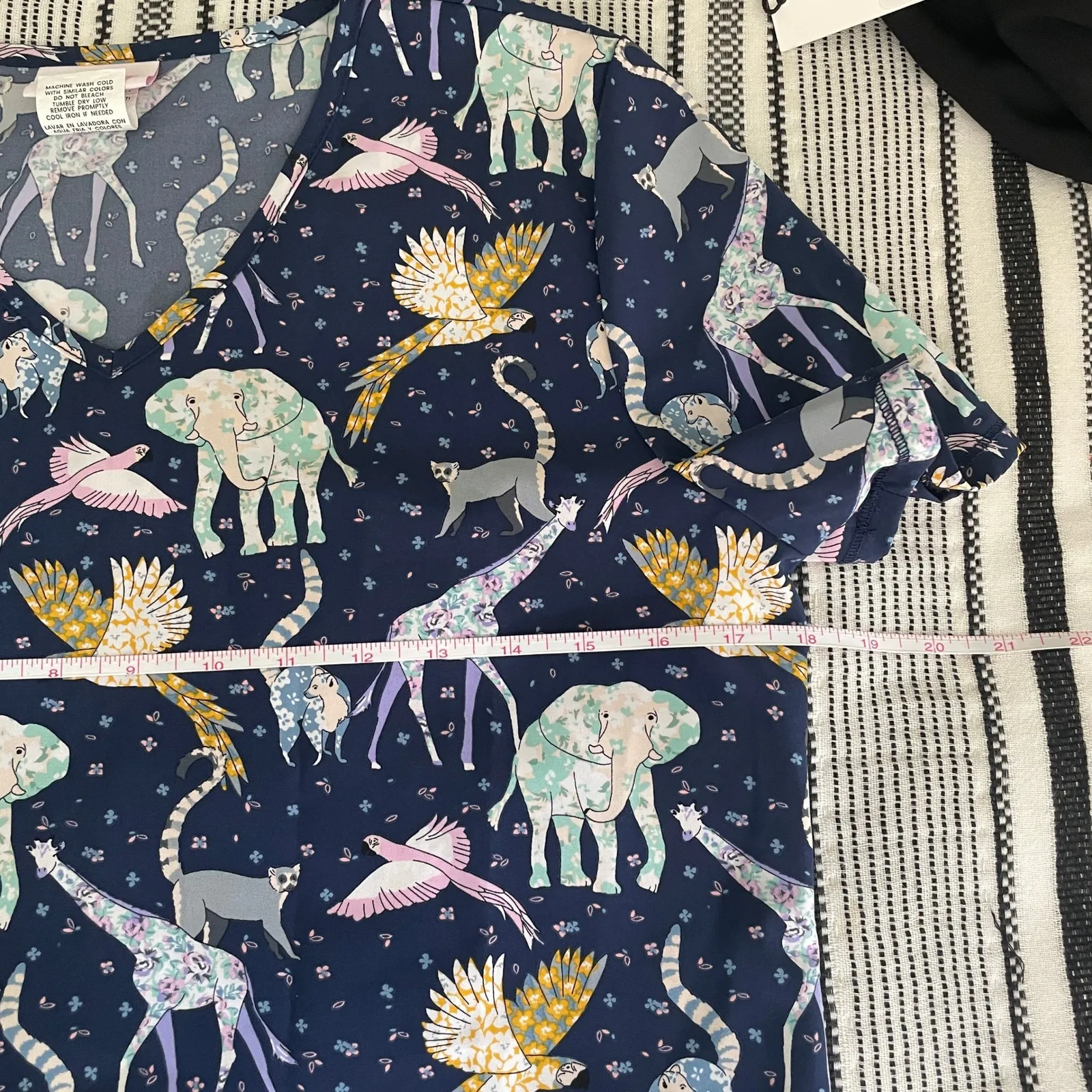 Scrub Top Animal Print size Small‎ Blue Vet Tech Medical Nurse Scrubstar Premium - Image 6