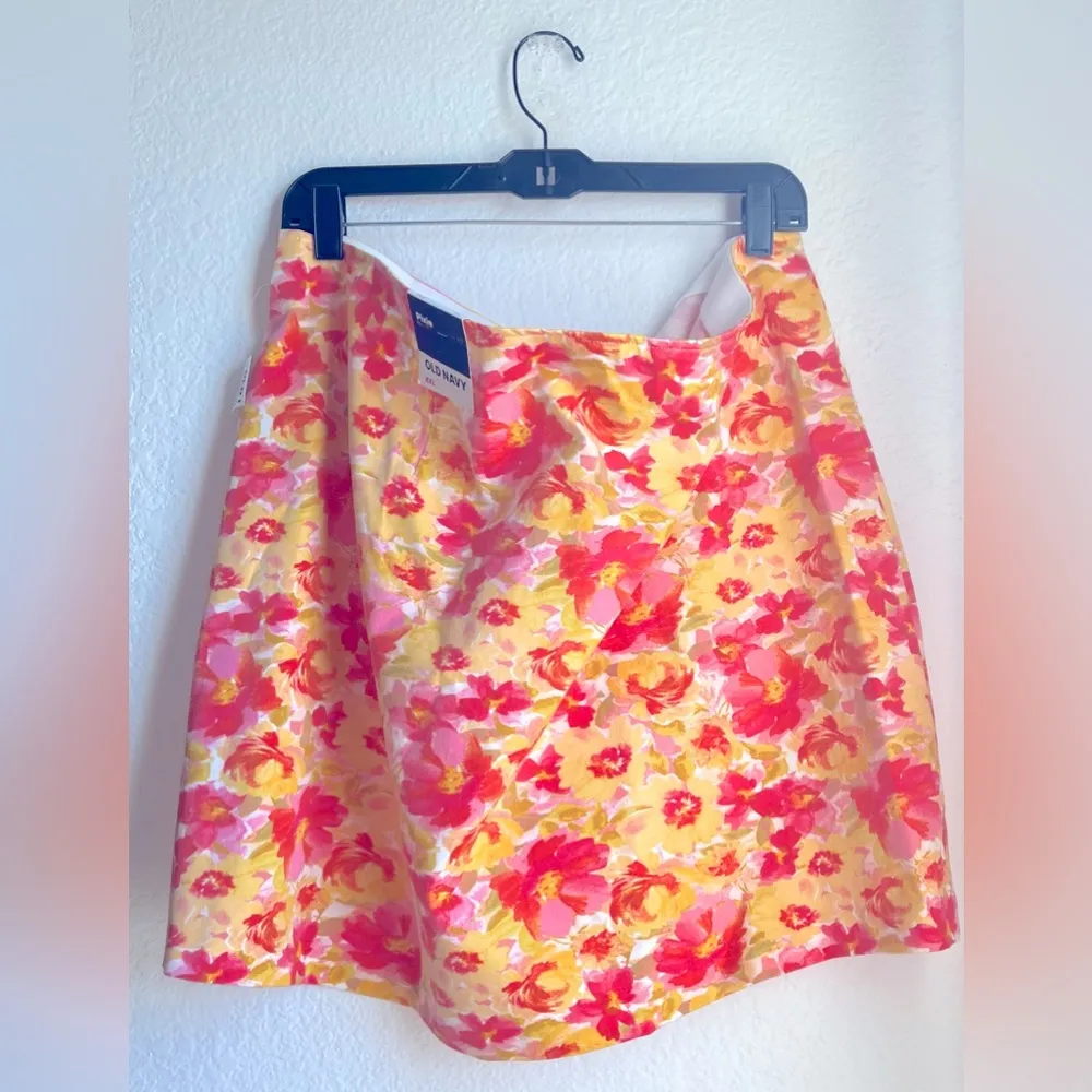 Old Navy High Waisted Pixie Mini Skirt - Image 4