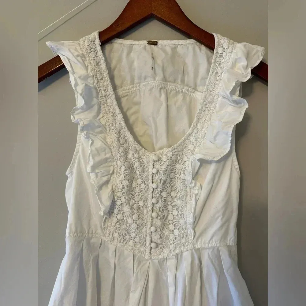 Free People White Eyelet Half Moon Mini Dress Ruffled Crocheted Lace Women Sz XS - Image 3