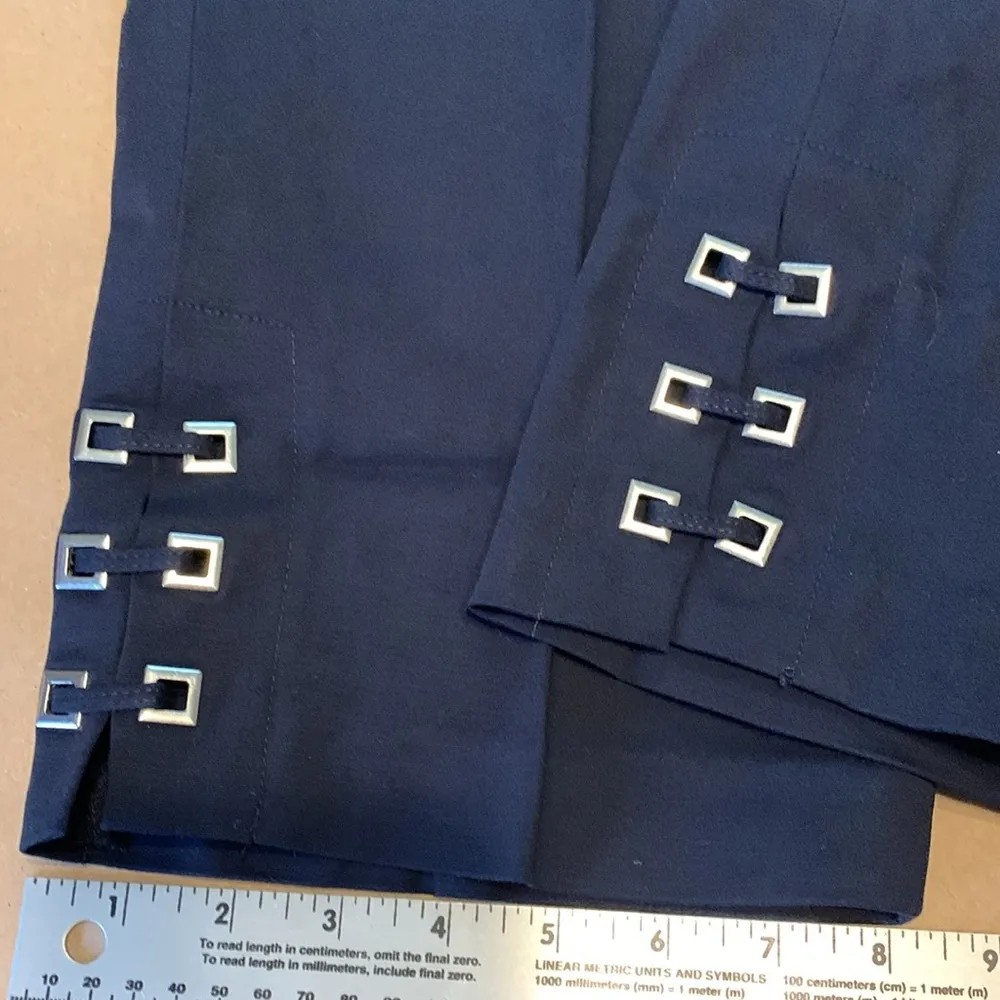 Stylish navy blue Cropped Pants with Buckle Detail - Image 5