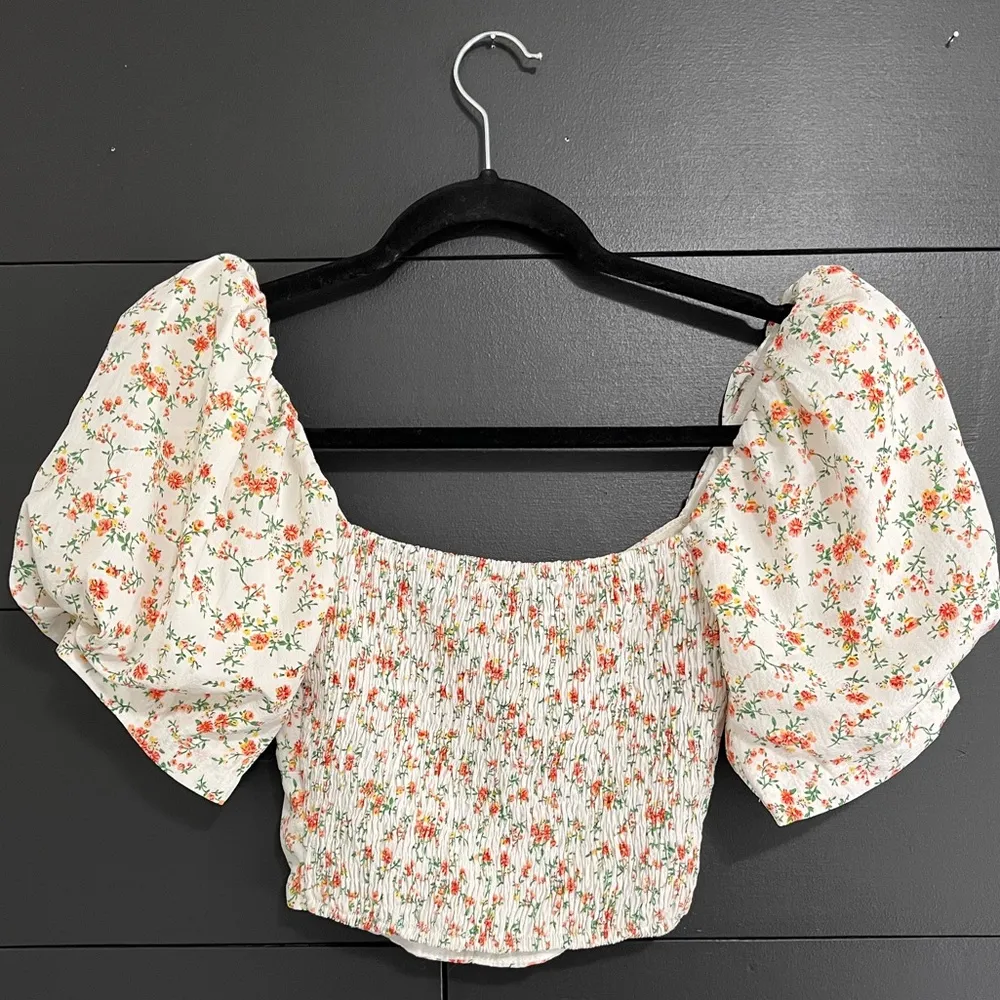 PRINCESS POLLY Autumn Floral Off Shoulder Ruched Crop Top Women’s Sz 2 XS EUC - Image 3