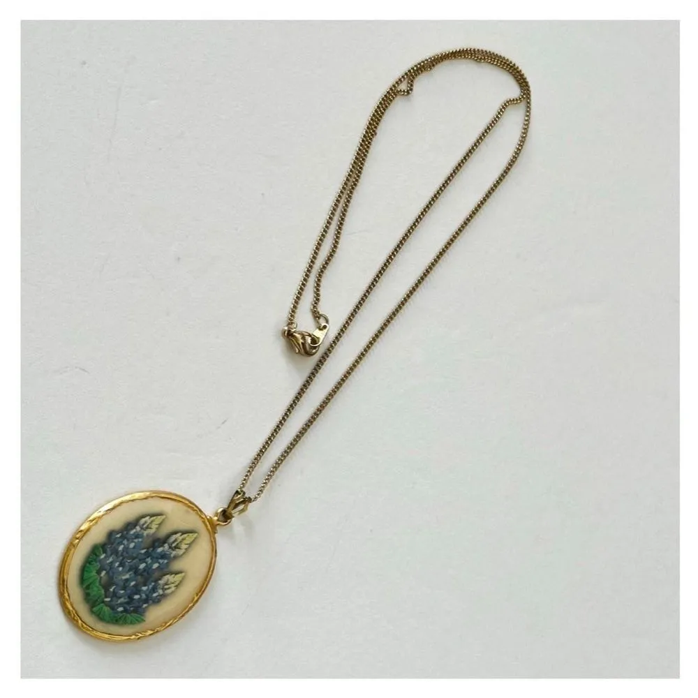 Gold tone blue bonnet pendant necklace - Image 6