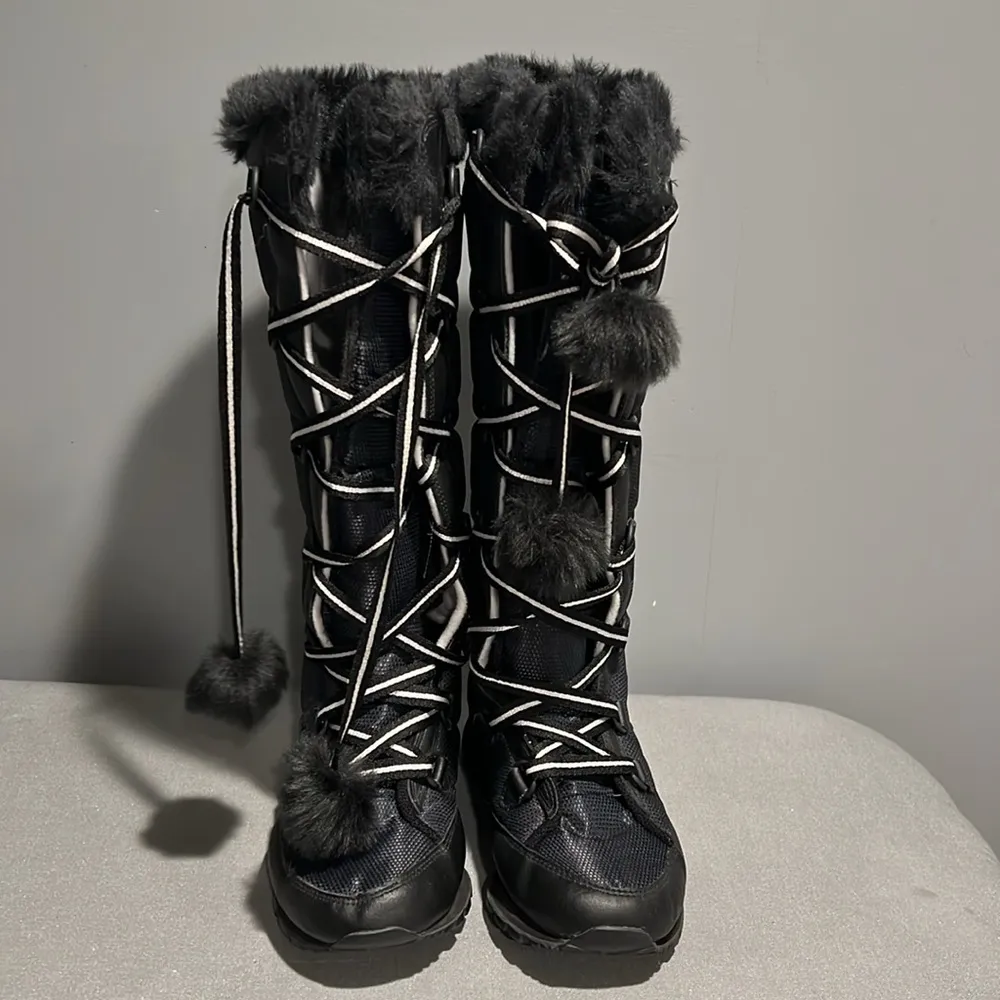 Nike ‎ winter boots . Size 5 - Image 4