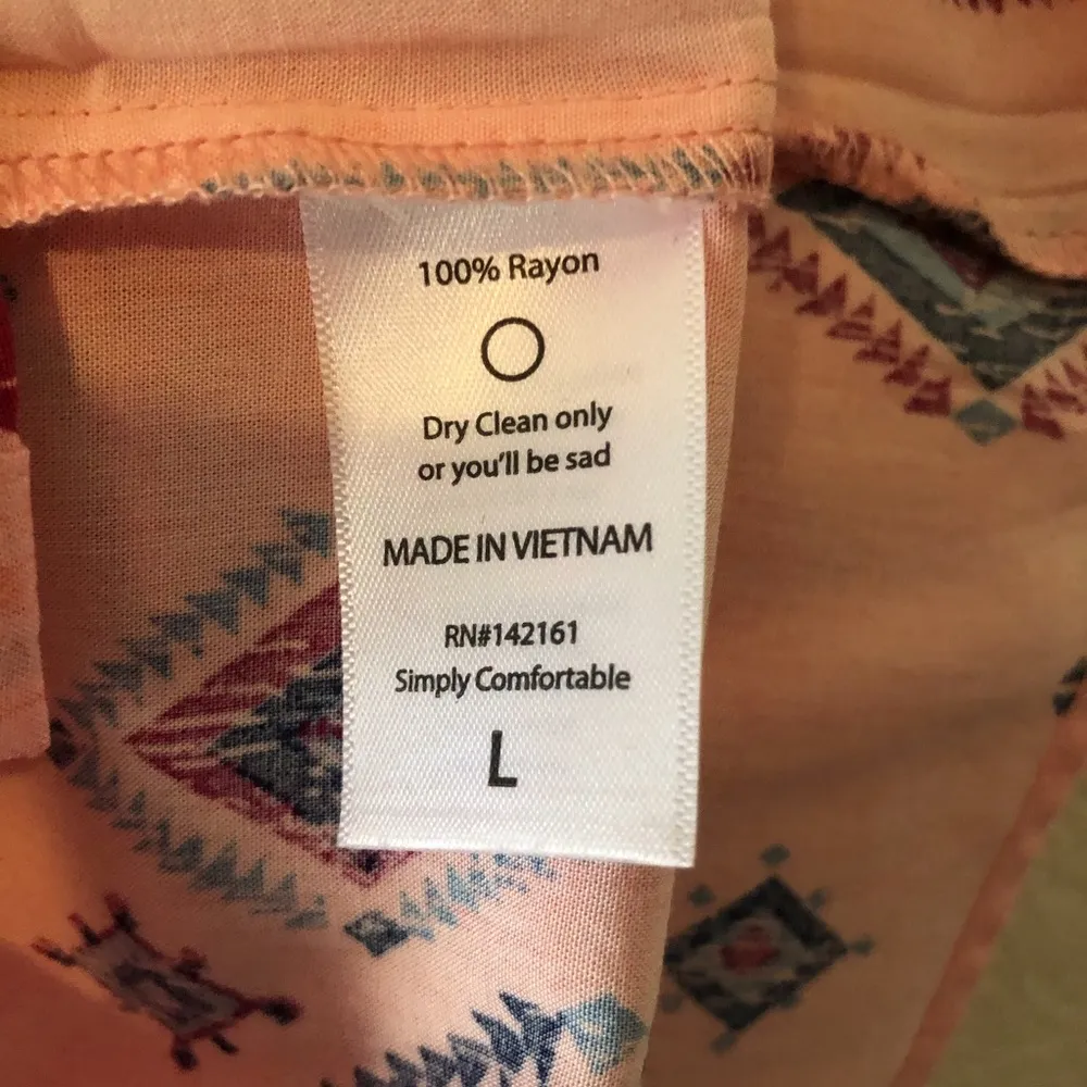 LuLaRoe Blouse Amy Pink w/ Diamond Pattern Button Down Short Sleeve Collar L NWT - Image 10