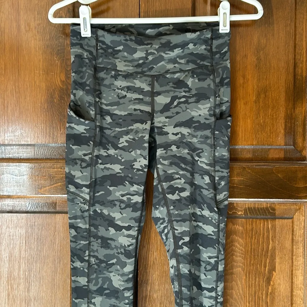 Lululemon Speed Up Mid Rise Legging Size 4 Camouflage Evergreen Camo Green - Image 3