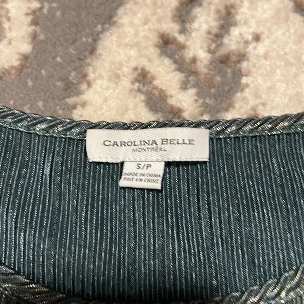 Carolina belle top. Like new. Dress it up or down. - Image 3