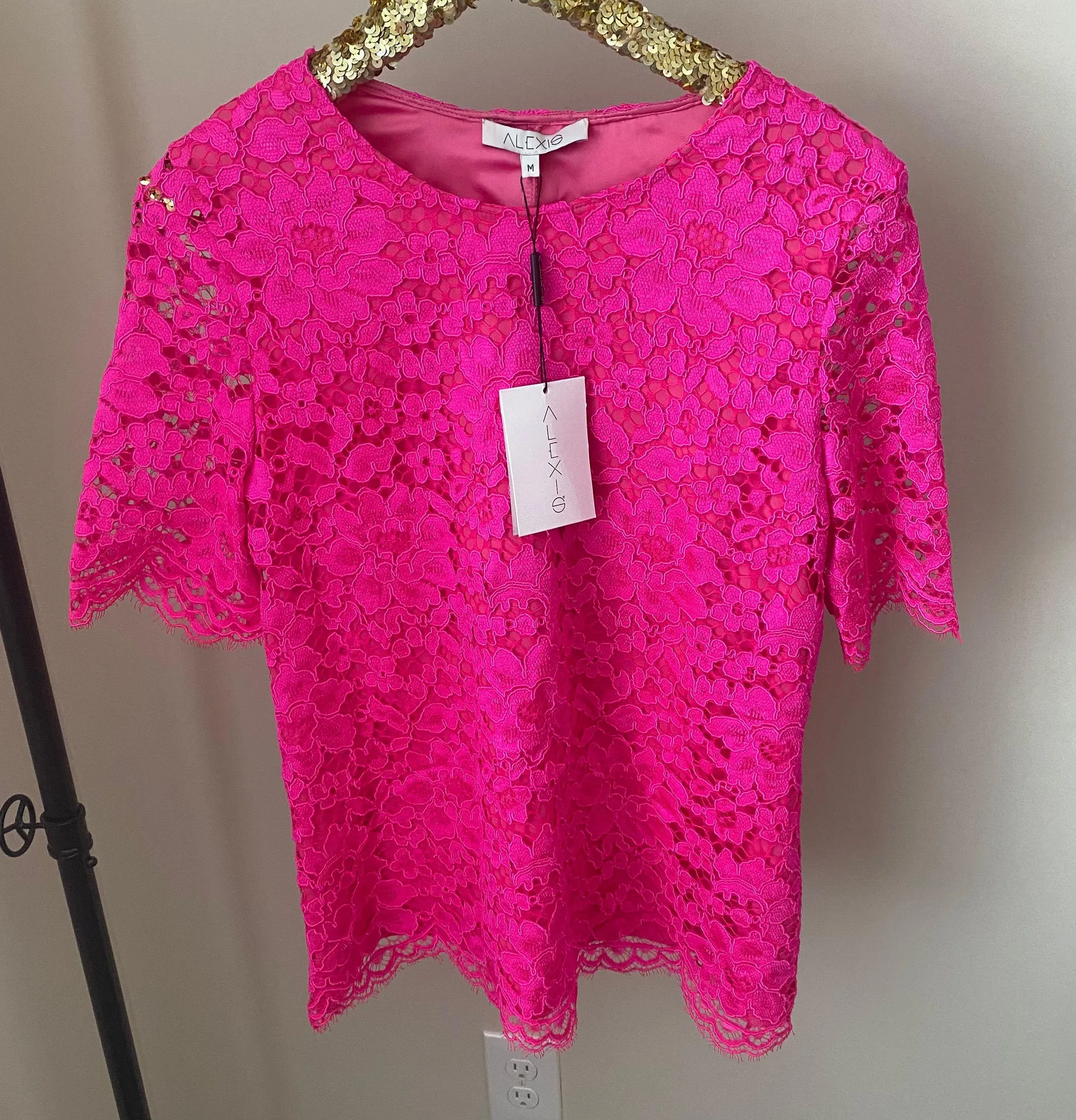 Alexis lace top size medium - Image 5