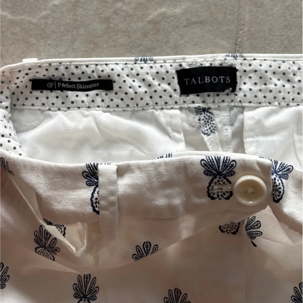 Talbots Pants Womens 6P White Blue Skimmer Pineapple Beach Coastal Summer Travel - Image 5