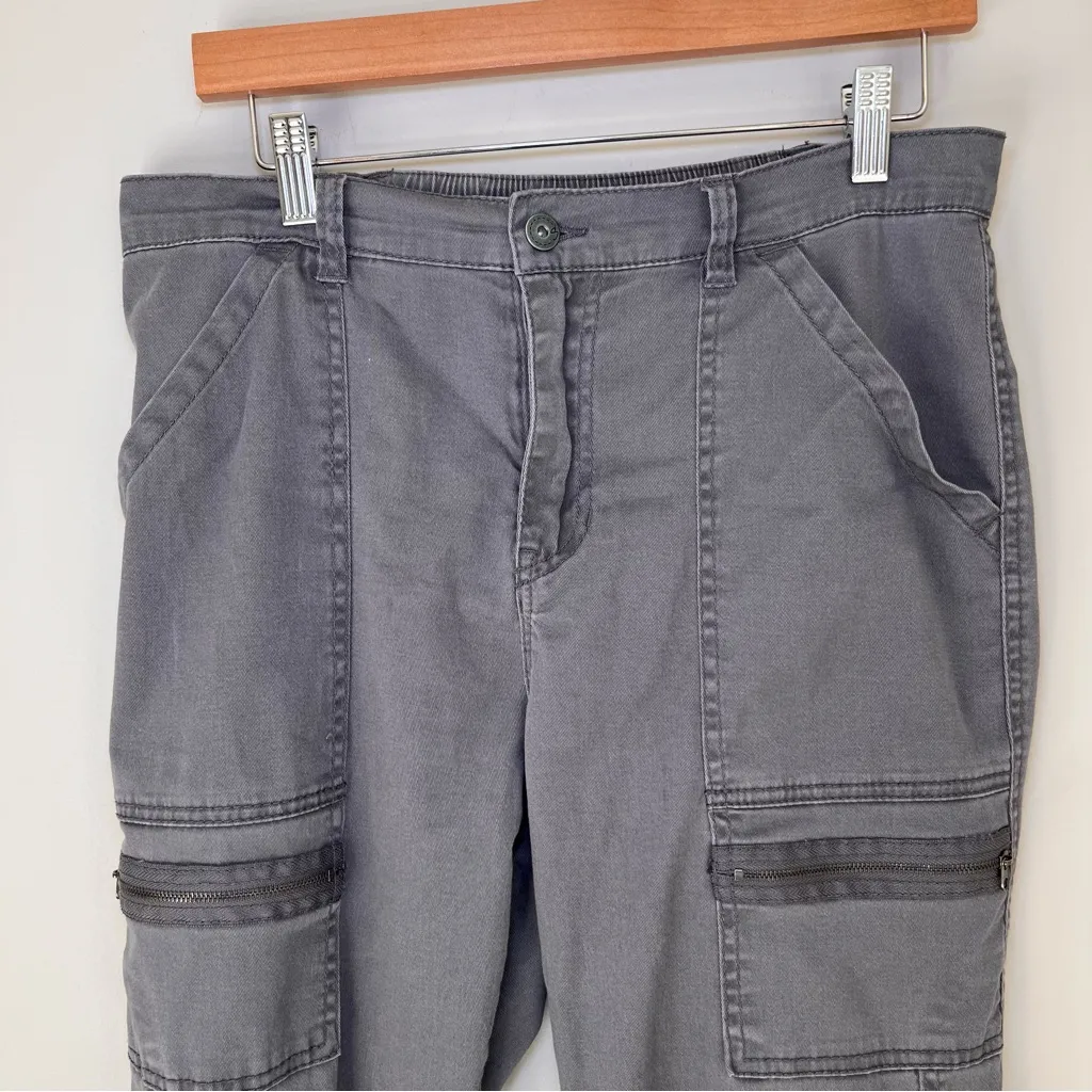 Stylish Gray Wide Leg Cargo Pants - Image 2