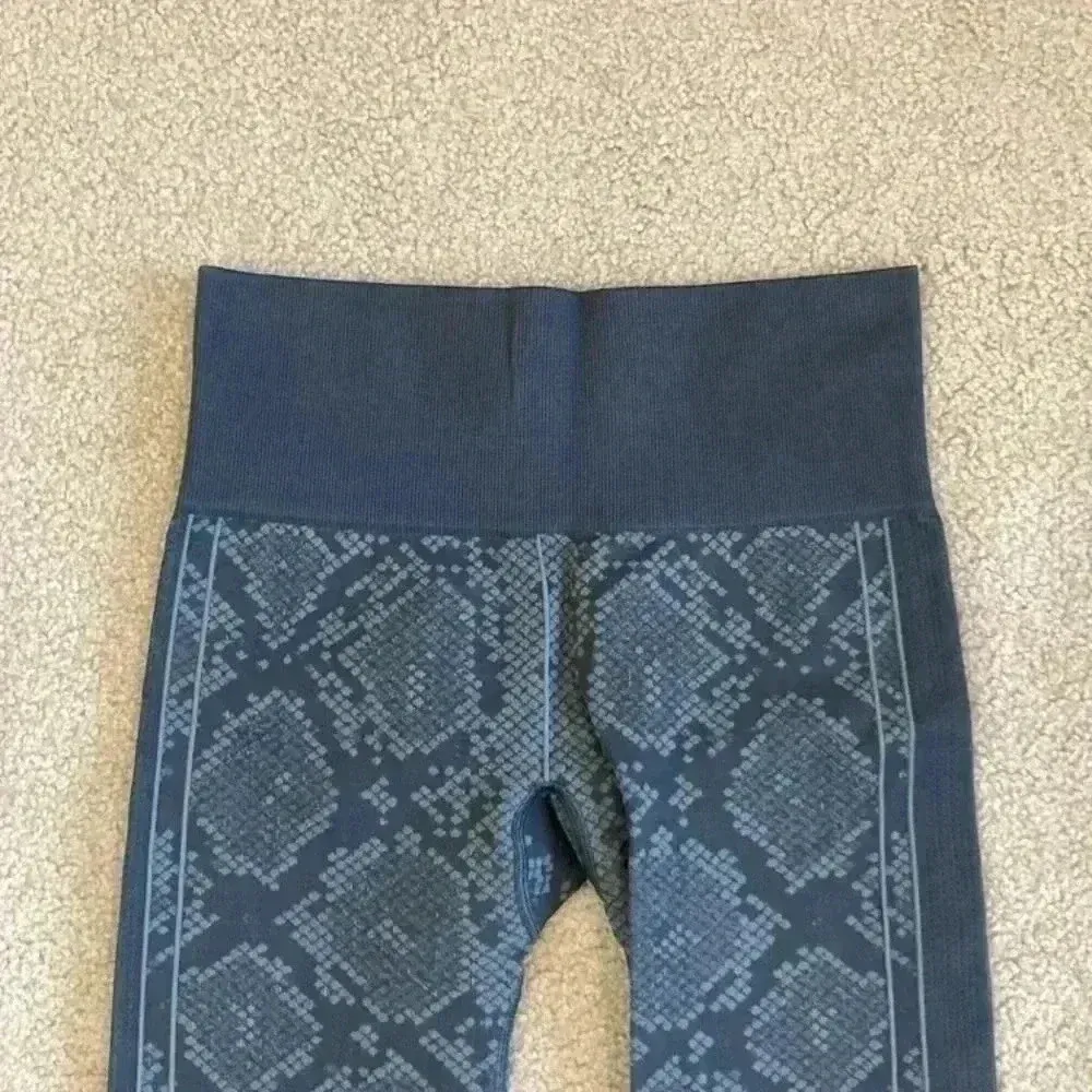 Lululemon Ebb to Street Pants Leggings in a Grey Snakeskin print - Image 2