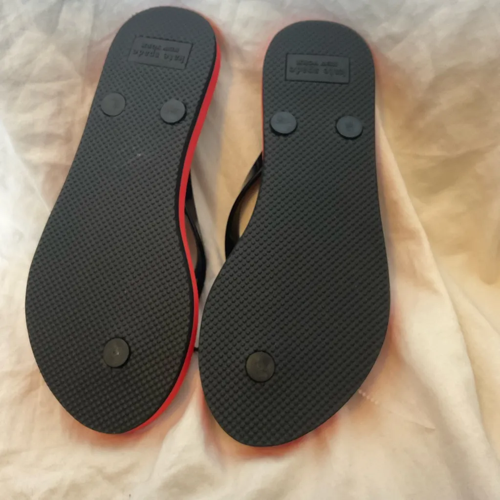 Kate Spade New York flip-flop sandals black and red giraffe design size 5-6 - Image 5