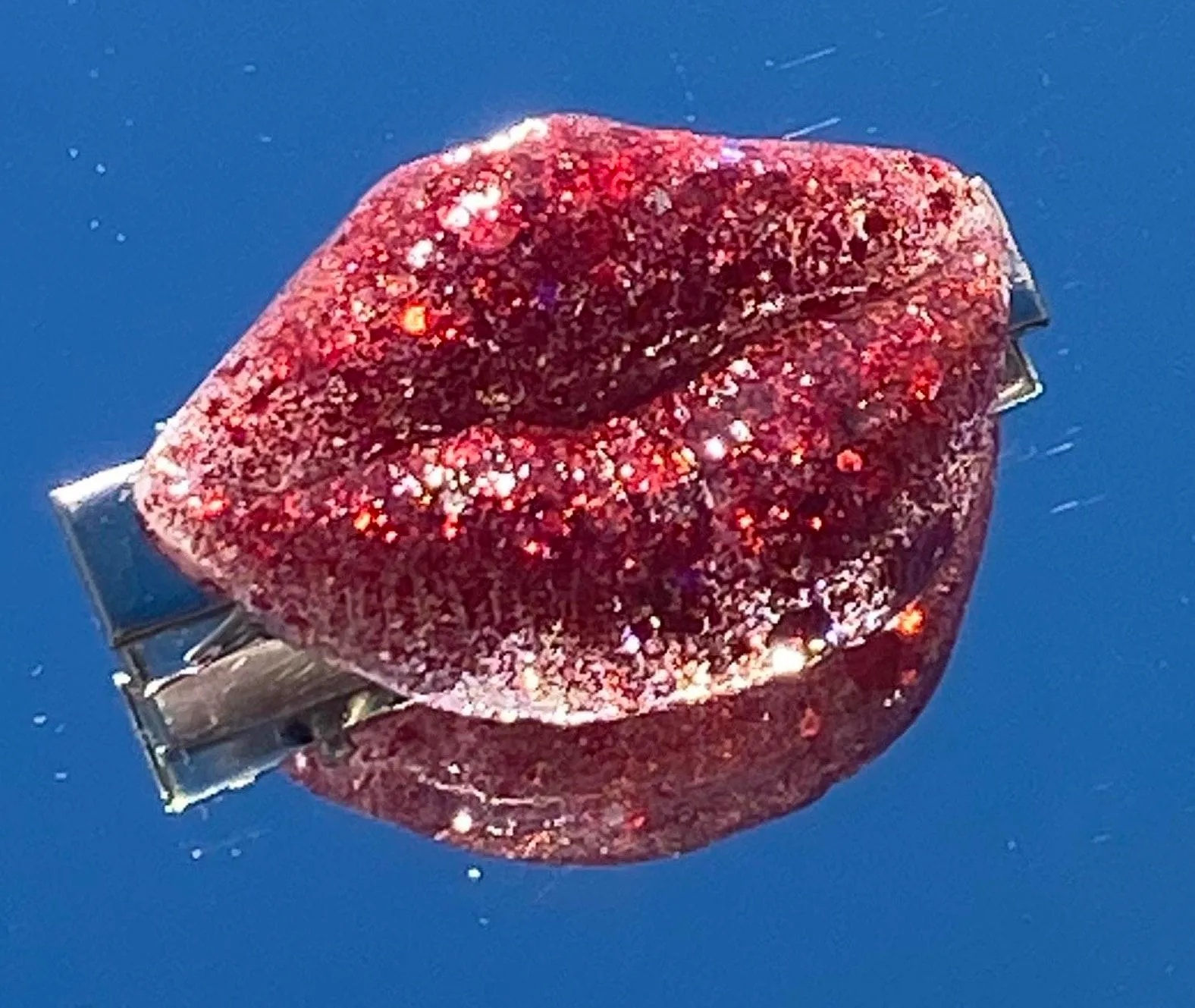 New Red Hot Lips Glitter Hair Clip - Image 2