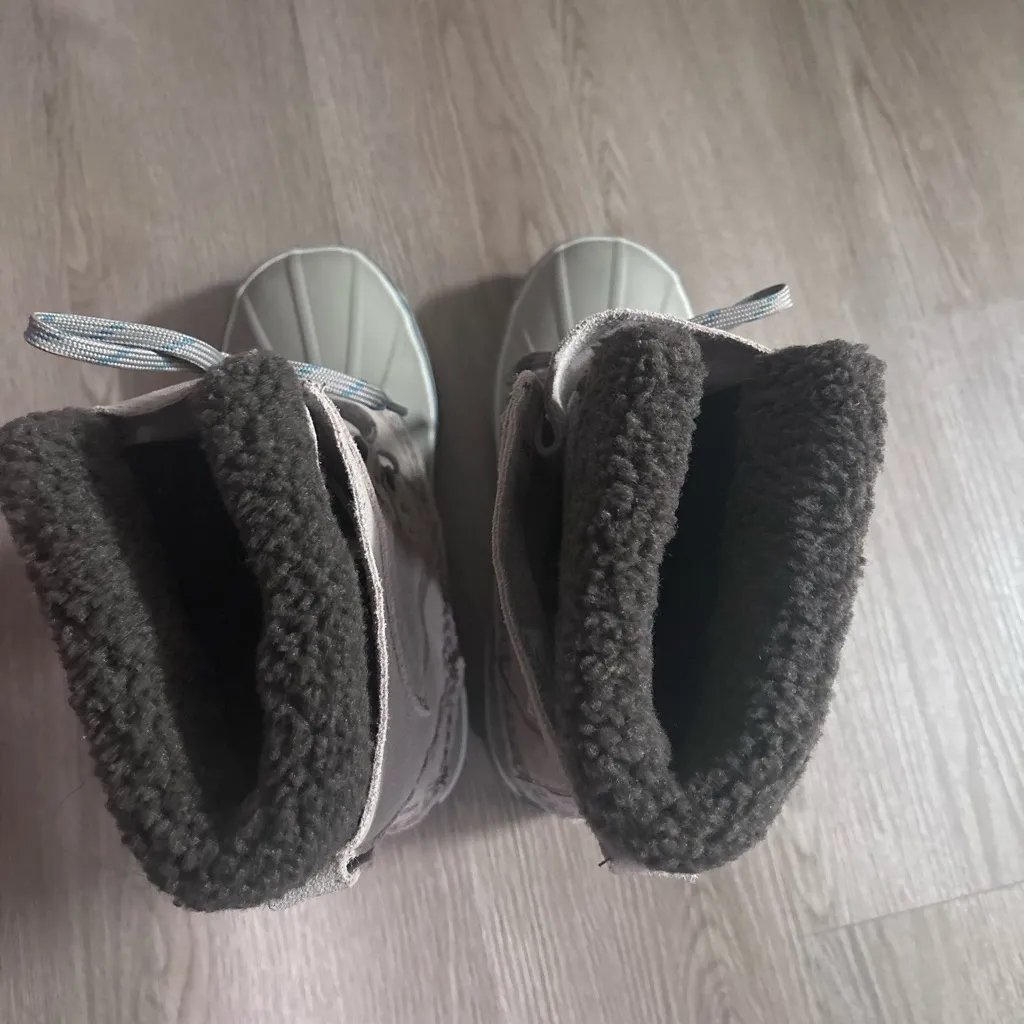 L.L. Bean Women's Tan and Blue Winter Boots Gray Size 9 - Image 4