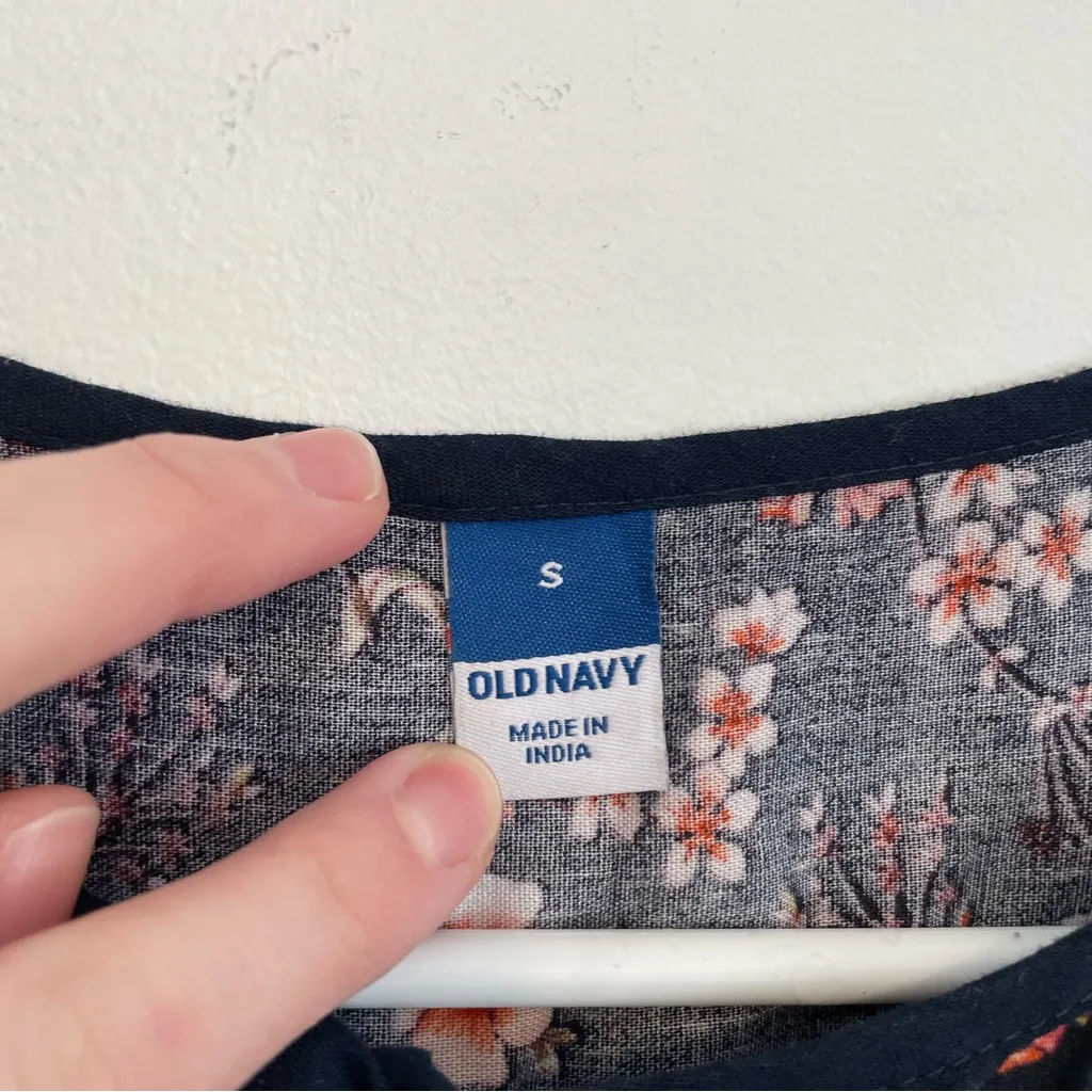 OLD NAVY Puff Sleeve Floral Tiered Swing Blouse Navy Blue Short Sleeve Peasant S - Image 7