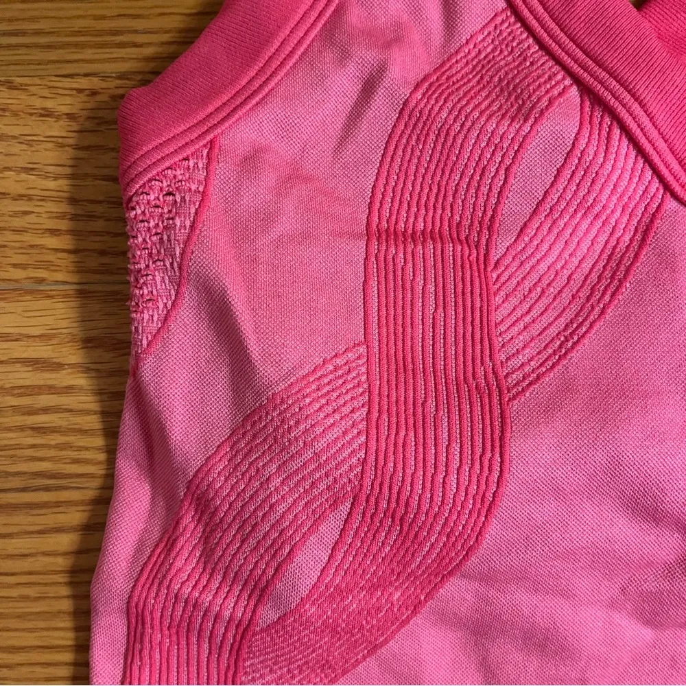 Nike BarbieCore Pink Workout Top Size Medium - Image 3