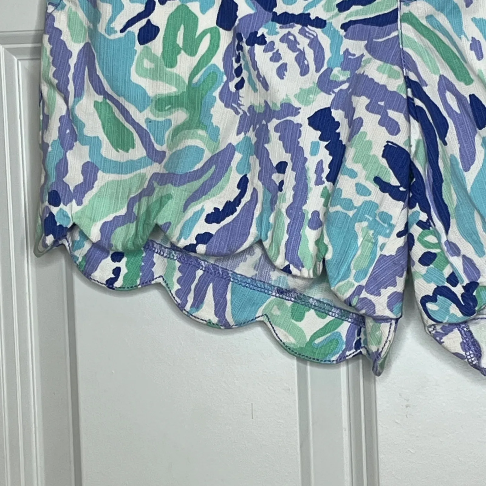 Lilly Pulitzer Buttercup Shorts Scalloped Hem Blue Green Print Size 4 - Image 2