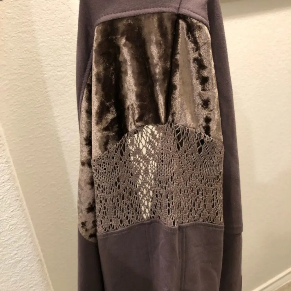 Blu Clover Sweatshirt Velvet & Lace Detail V - Image 8