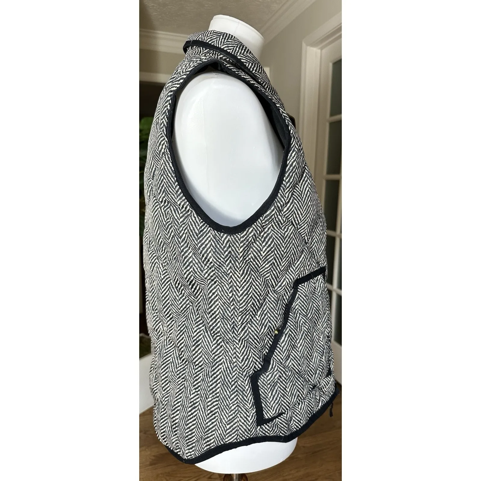 Women's J. Crew Quilted Down Herringbone Puffer Vest, Black & White, Small - Image 8