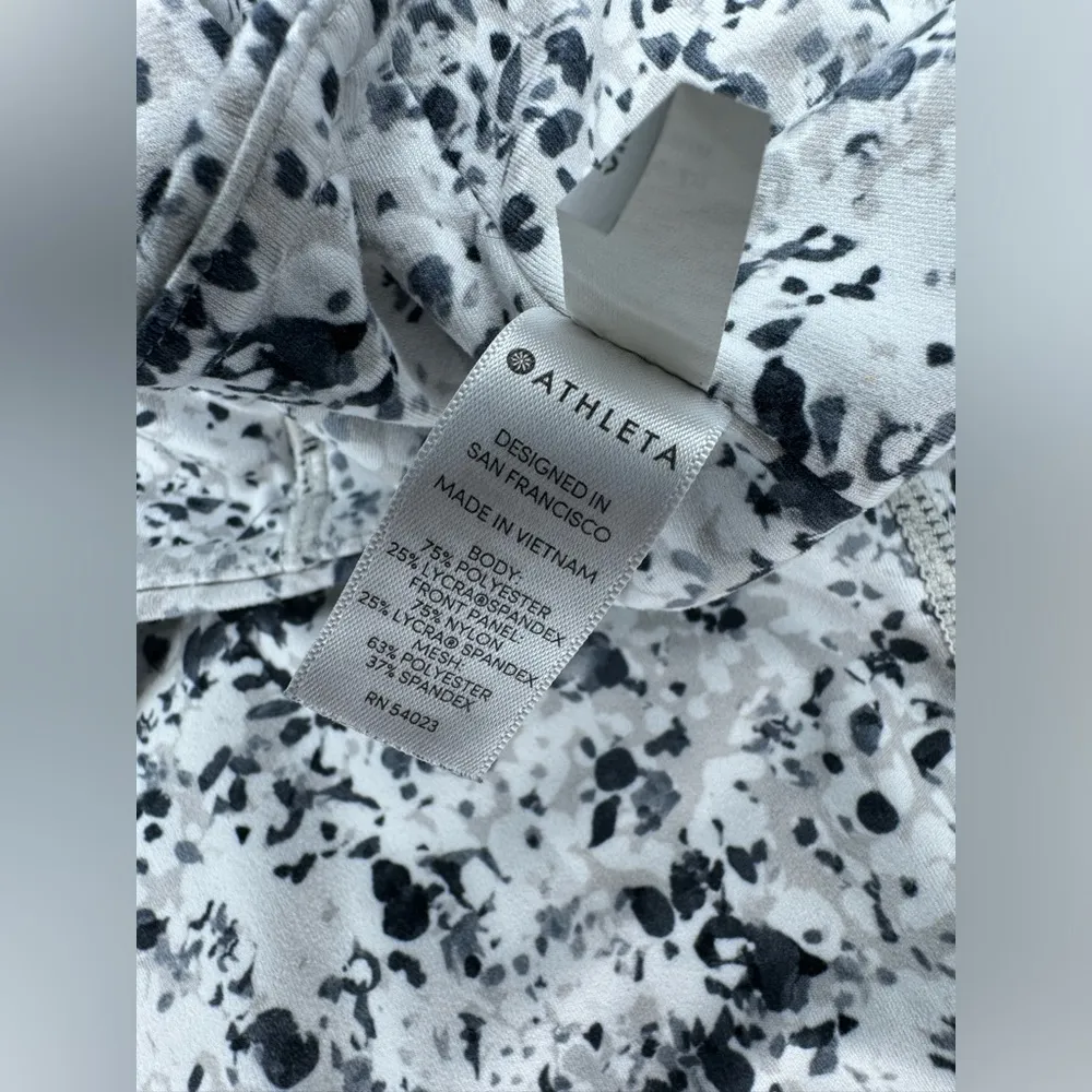 Athleta Sandstone Salutation 7/8 Leggings - Image 4